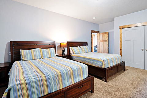 8 Bed 5 Bath Vacation Home In Fish Haven - Internet Find 23