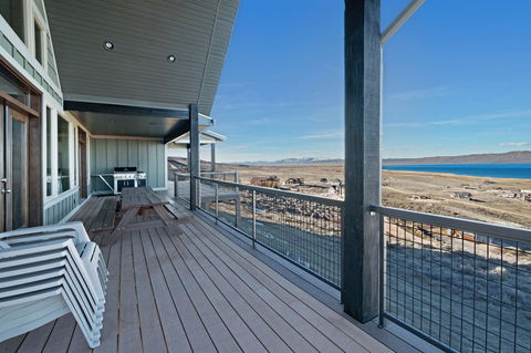 8 Bed 5 Bath Vacation Home In Fish Haven - Internet Find 1