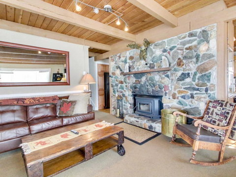 Paradise Cottage On The Lake - Swimm 2