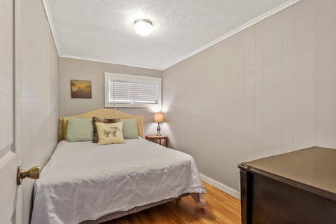 Highland Lakeview Getaway - Renee 13