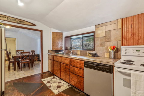 Highland Lakeview Getaway - Renee 7