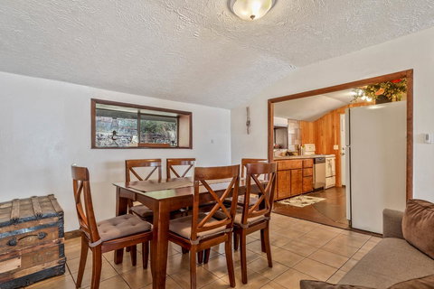 Highland Lakeview Getaway - Renee 3