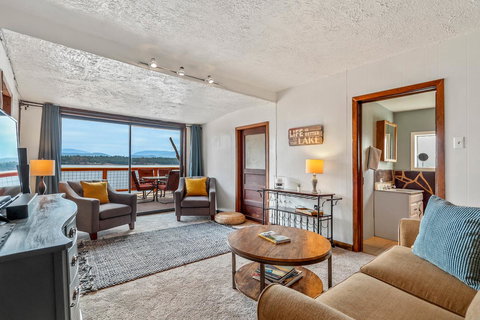 Highland Lakeview Getaway - Renee 1