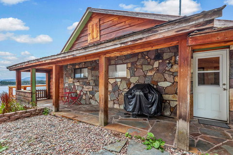 Highland Lakeview Getaway - Renee 18