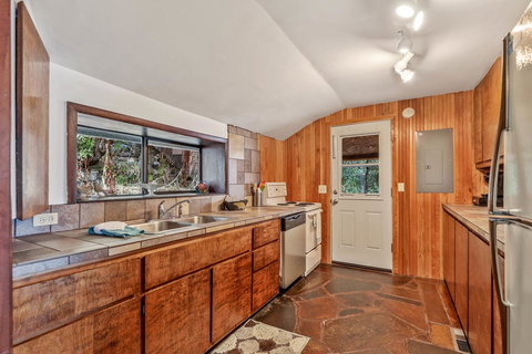 Highland Lakeview Getaway - Renee 2