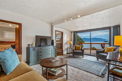 Highland Lakeview Getaway - Renee 5