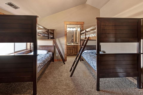 9 Bed 5 Bath Vacation Home In Fish Haven - Internet Find 19