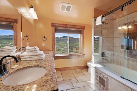 9 Bed 5 Bath Vacation Home In Fish Haven - Internet Find 13