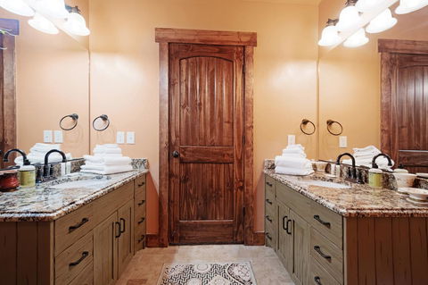 9 Bed 5 Bath Vacation Home In Fish Haven - Internet Find 16