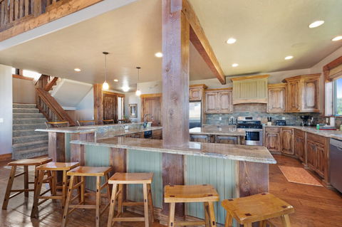 9 Bed 5 Bath Vacation Home In Fish Haven - Internet Find 7