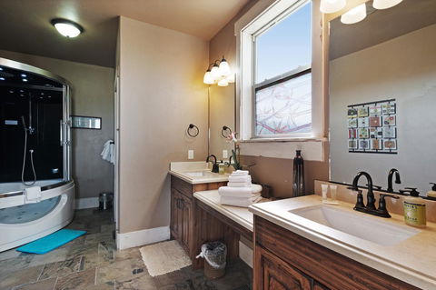9 Bed 5 Bath Vacation Home In Fish Haven - Internet Find 11