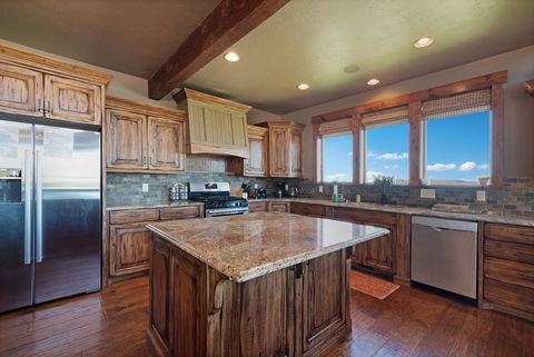 9 Bed 5 Bath Vacation Home In Fish Haven - Internet Find 8