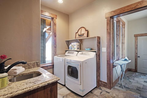 9 Bed 5 Bath Vacation Home In Fish Haven - Internet Find 23