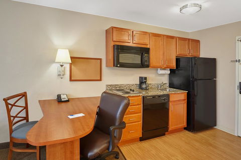 Candlewood Suites Aurora-Naperville - Internet Find 25