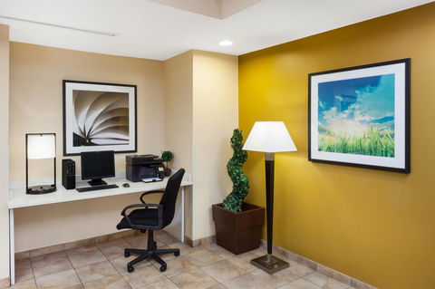 Candlewood Suites Aurora-Naperville - Internet Find 6