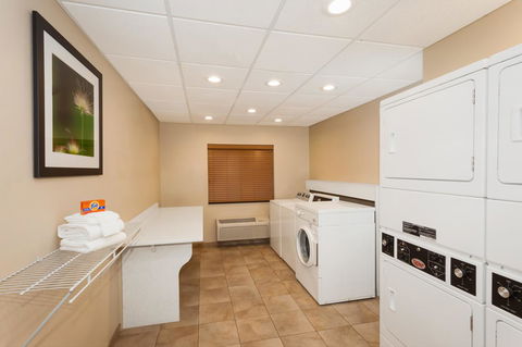 Candlewood Suites Aurora-Naperville - Internet Find 13