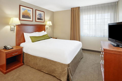 Candlewood Suites Aurora-Naperville - Internet Find 21
