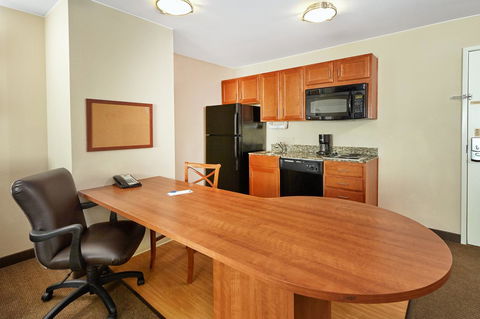 Candlewood Suites Aurora-Naperville - Internet Find 10
