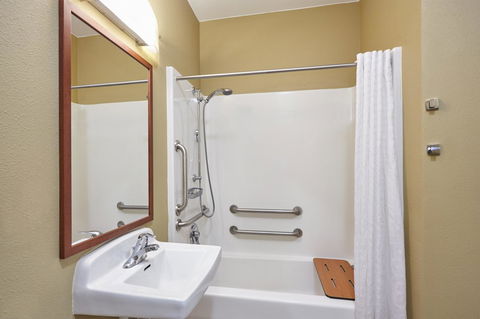 Candlewood Suites Aurora-Naperville - Internet Find 19