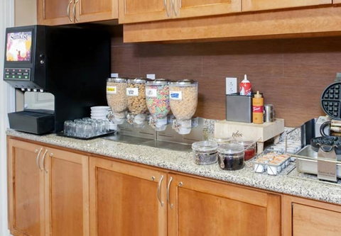 Residence Inn Moline Quad Cities - Renee 21