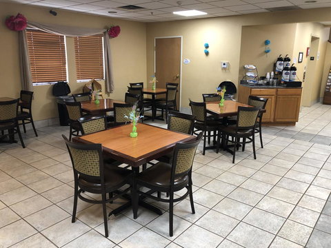 Baymont By Wyndham Fort Wayne - Renee 12