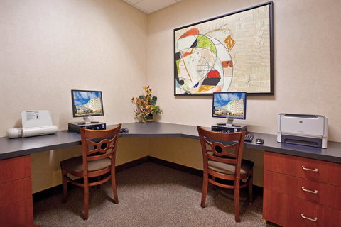 Holiday Inn Fort Wayne - IPFW & Coliseum - Renee 16