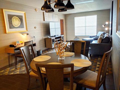 Holiday Inn Fort Wayne - IPFW & Coliseum - Renee 13