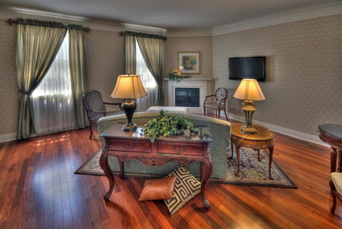 Charley Creek Inn - Internet Find 1