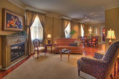 Charley Creek Inn - Internet Find 3