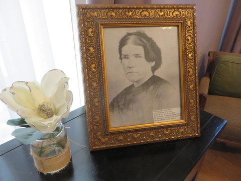 Historic Sion Bass Guest House - Renee 8