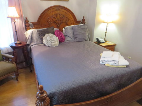 Historic Sion Bass Guest House - Renee 7