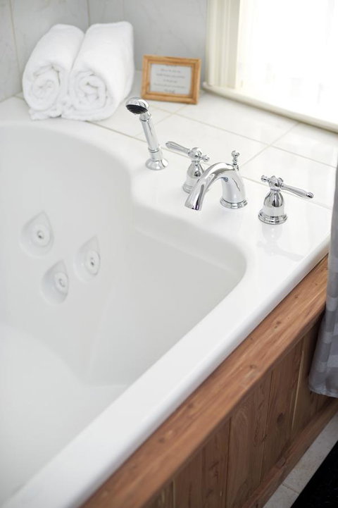 Historic Sion Bass Guest House - Renee 34