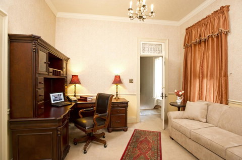 Historic Sion Bass Guest House - Renee 24