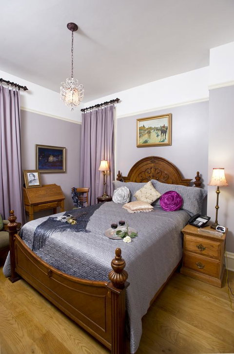 Historic Sion Bass Guest House - Renee 27