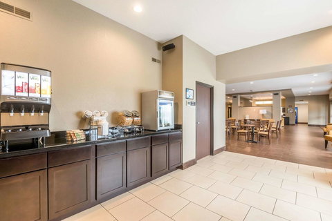 Sleep Inn & Suites West Des Moines Near Jordan Creek - Internet Find 15