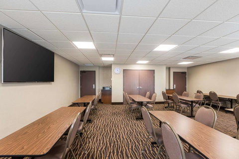 Sleep Inn & Suites West Des Moines Near Jordan Creek - Internet Find 4