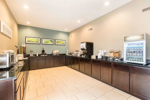 Sleep Inn & Suites West Des Moines Near Jordan Creek - Internet Find 2