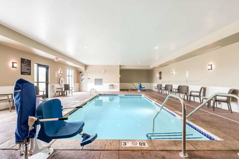 Sleep Inn & Suites West Des Moines Near Jordan Creek - Internet Find 25