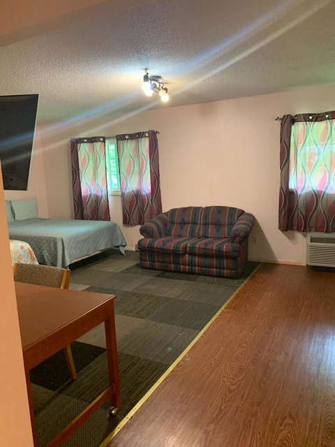 Best Budget Inn - Renee 6