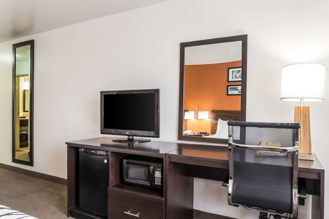 Sleep Inn North Liberty/Coralville - Renee 21