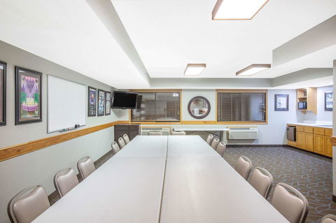 AmericInn By Wyndham Clear Lake - Renee 40