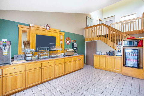 AmericInn By Wyndham Clear Lake - Renee 0