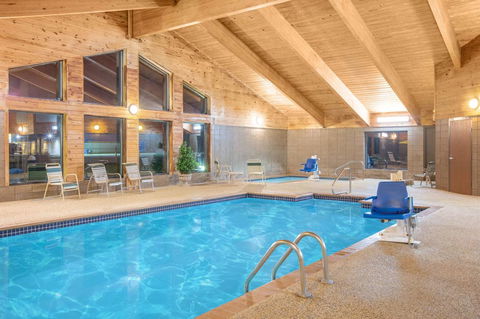 AmericInn By Wyndham Clear Lake - Renee 33