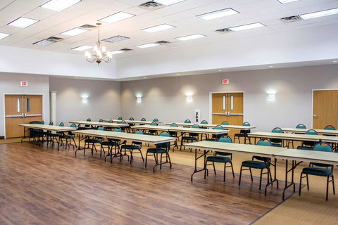 Sleep Inn & Suites Charles City - Renee 33