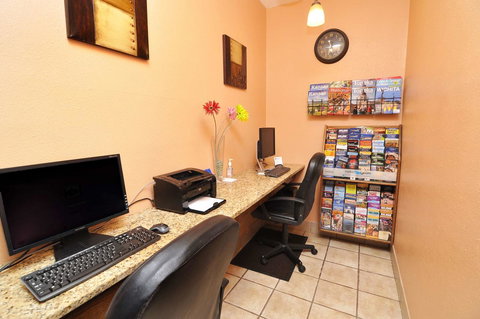 Best Western Topeka Inn & Suites - Renee 11