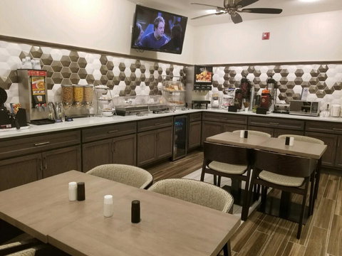 Best Western Topeka Inn & Suites - Renee 1