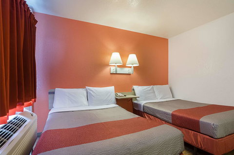 Motel 6 Topeka Northwest - Renee 9