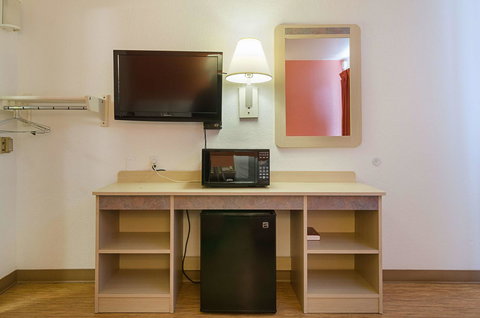 Motel 6 Topeka Northwest - Renee 38