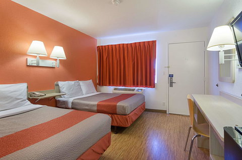 Motel 6 Topeka Northwest - Renee 19