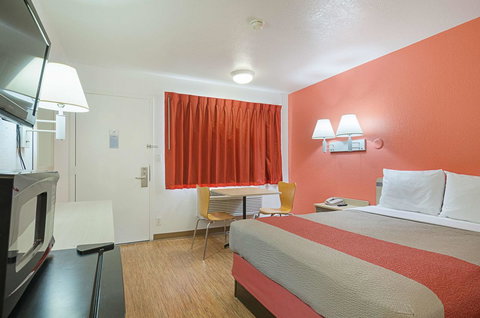 Motel 6 Topeka Northwest - Renee 30